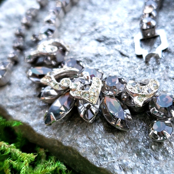 Dazzling Vintage Weiss Smoky Crystal Rhinestone Layered Bib Necklace - Picture 3 of 12
